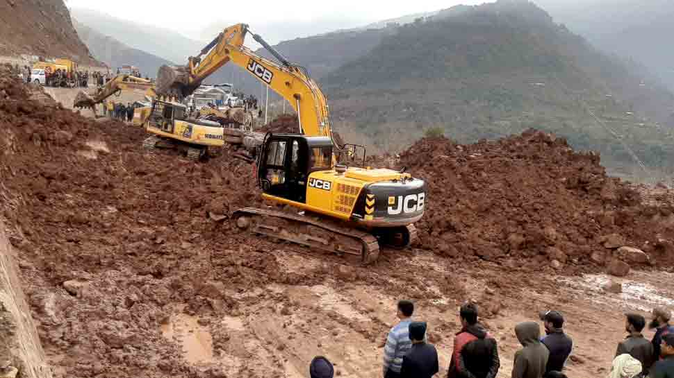 Landslide hits Jammu-Srinagar highway in Udhampur, cripples traffic