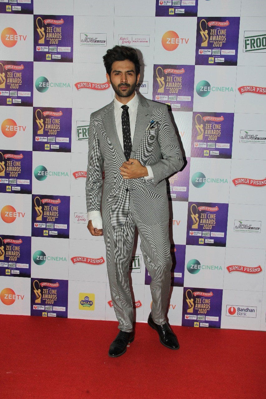 Kartik Aaryan looks dapper