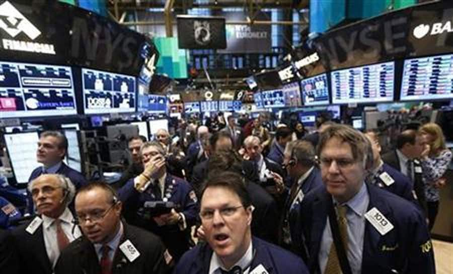 US stocks fall, Dow plunges nearly 3,000 pts over coronavirus worries