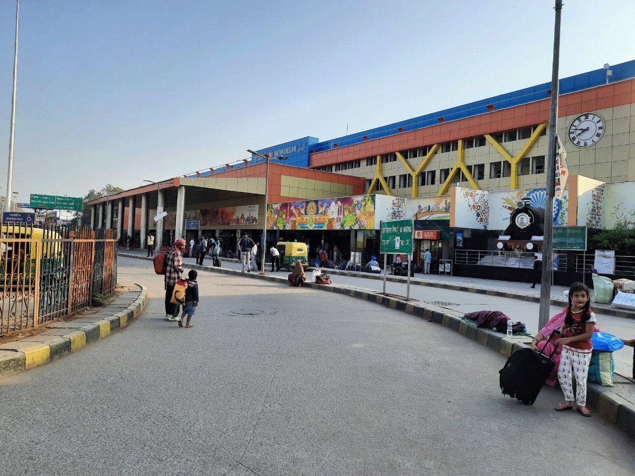 Delhi railway station during Janata Curfew