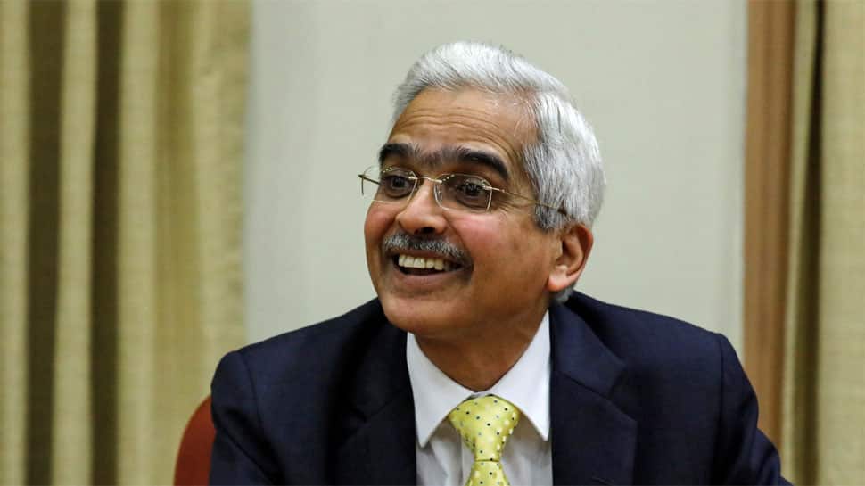 Pay digital, stay safe: RBI Governor urges people to maintain social distancing