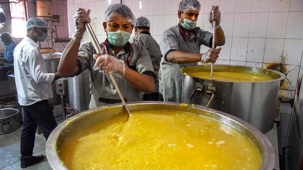 Indian Railways distributed over 1 lakh cooked meals since March 28 during coronavirus COVID-19 lockdown