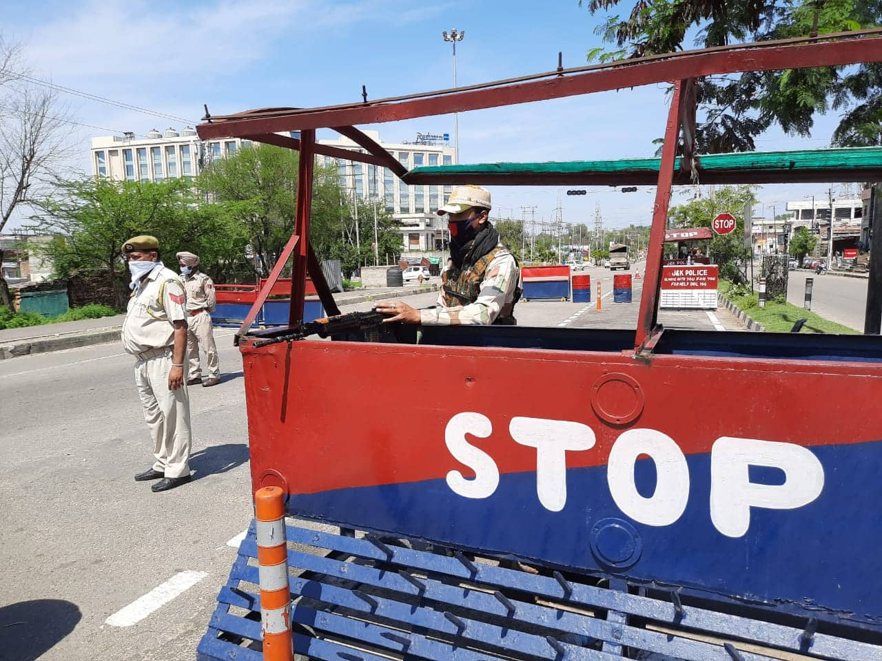 Police barricades road in Jammu 