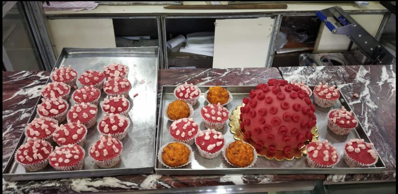 Sweet and cake are on sale at Hindustan Sweets at Jadhavpur so if you are living in Jadhavpur you must not miss the opportunity to taste this sweet. 