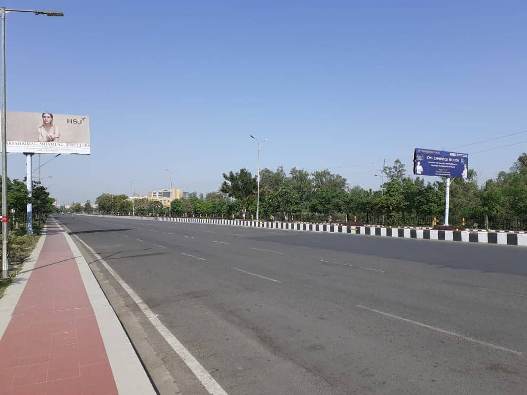 Deserted road during lockdown in Lucknow