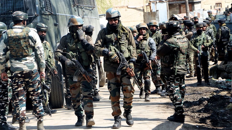 Terrorist lob grenade at patrolling party in Jammu and Kashmir&#039;s Anantnag; CRPF jawan killed