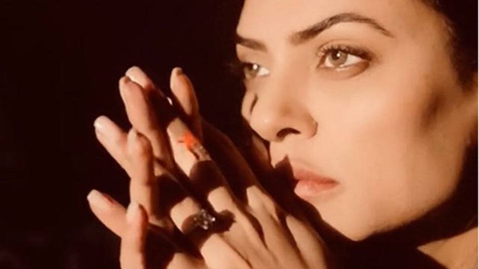 Bollywood News: Sushmita Sen&#039;s mesmerising new &#039;self-portrait&#039; is worth a dekko!