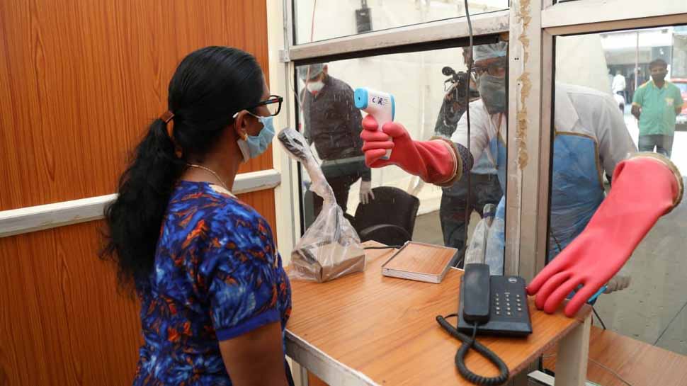 Special flu corner to protect health workers from coronavirus COVID-19 built at Delhi&#039;s Charak Palika Hospital