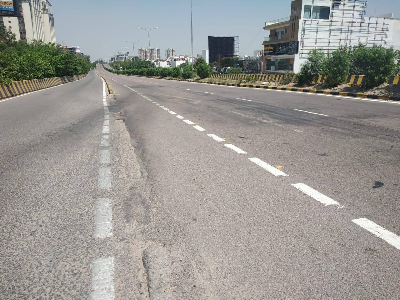 Deserted road in Lucknow