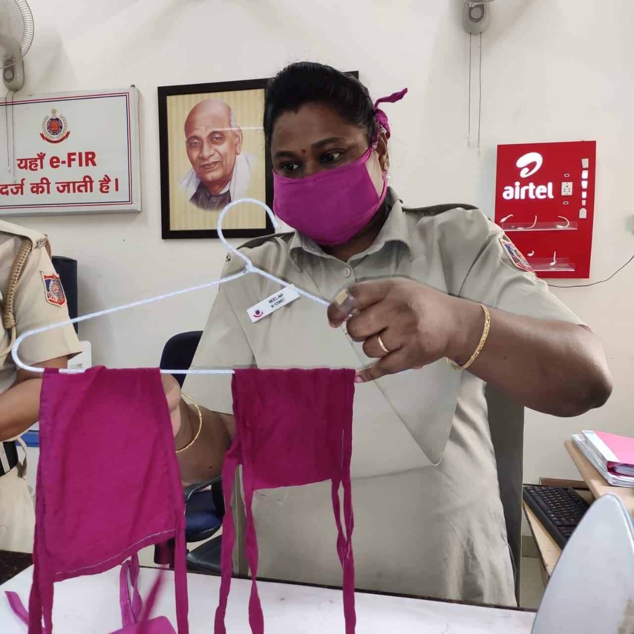 Women constable makes face masks to distribute to the needy