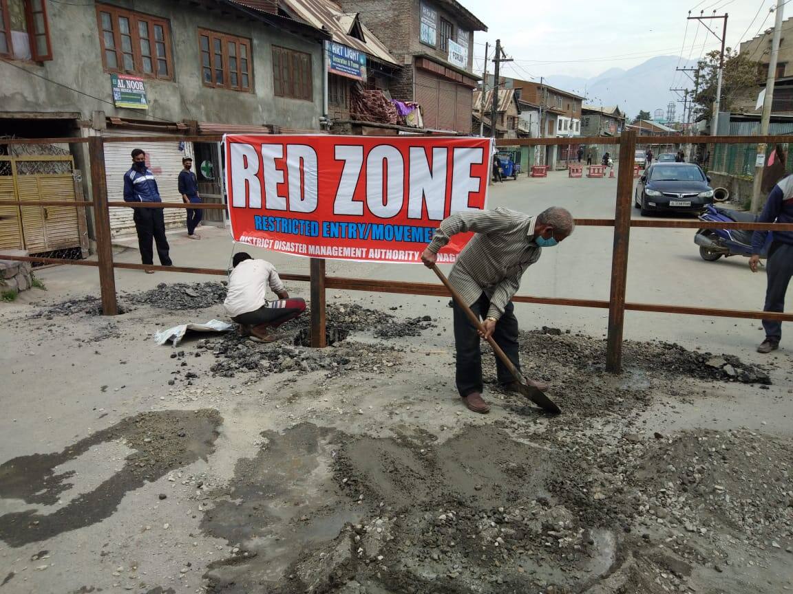 Srinagar red zone area sealed 