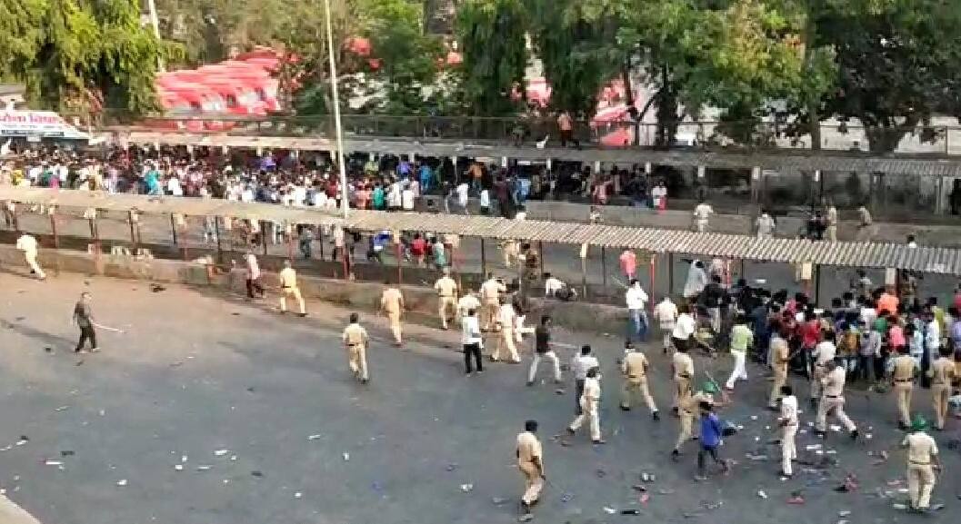 Police lathi charging on migrant labourers from Bihar, Bengal protesting in Mumbai