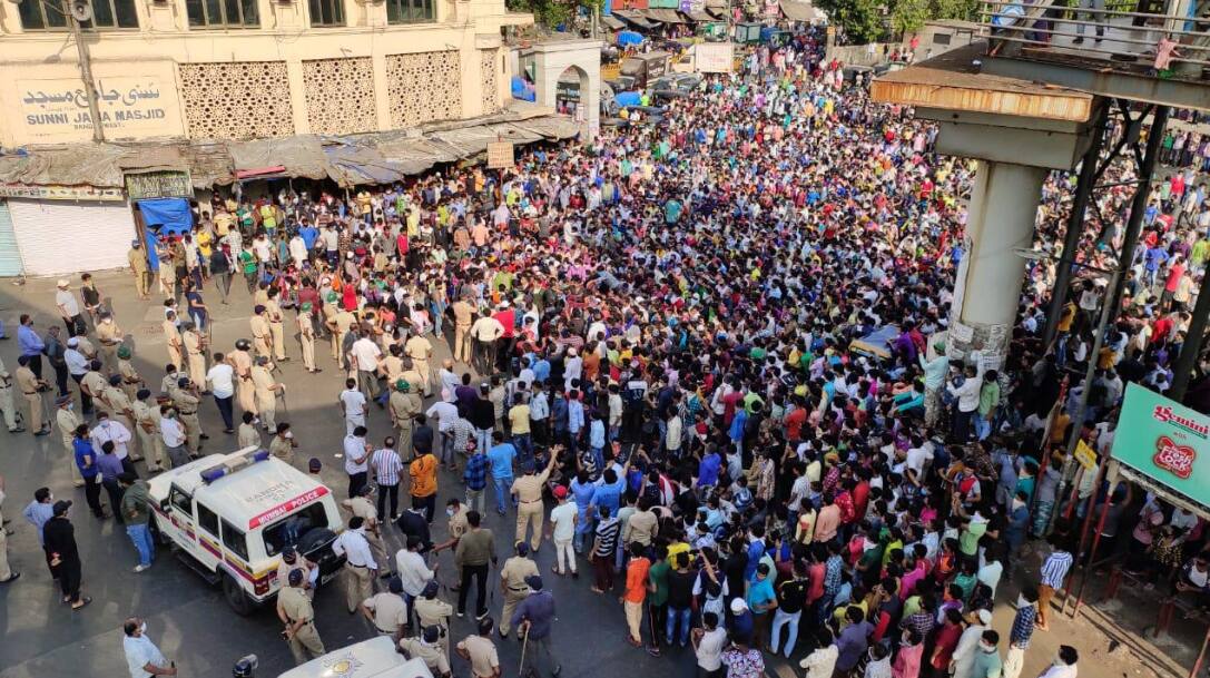 Migrant labourers from Bihar, West Bengal protesting extension of lockdown in Mumbai