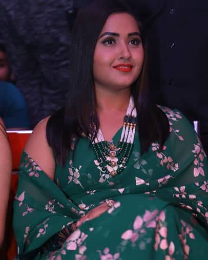 Kajal Raghwani looks elegant in a saree