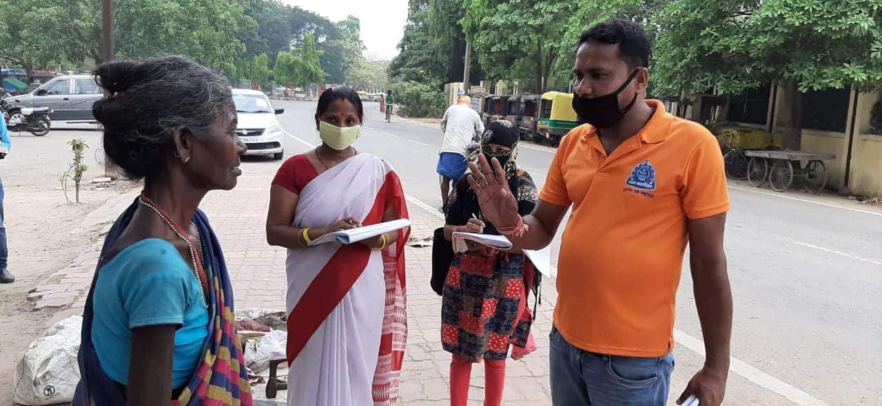 Anganwadi workers doing coronavirus screening on the streets of Patna