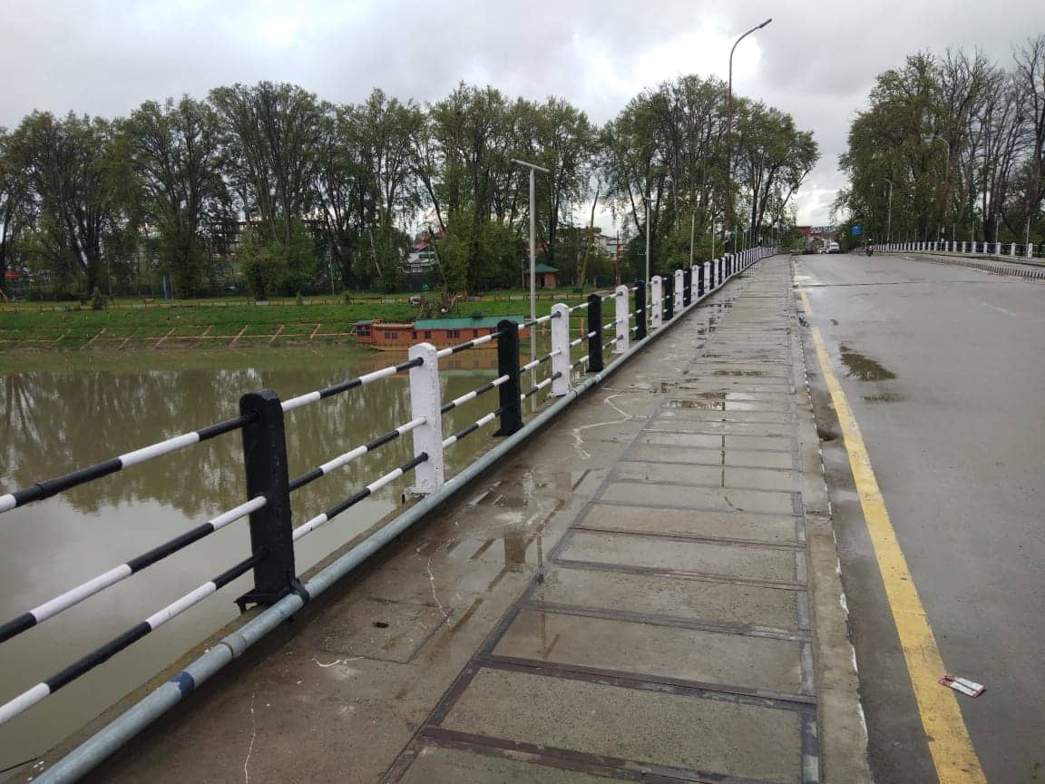 Deserted Abdullah bridge in Srinagar