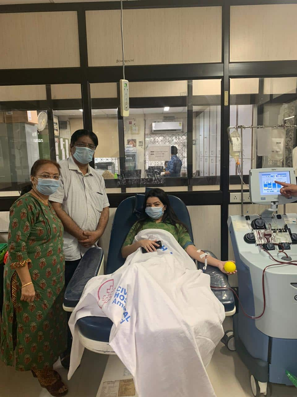 Smriti Thakkar became the first Plasma Doner of Gujarat after getting cured from COVID-19