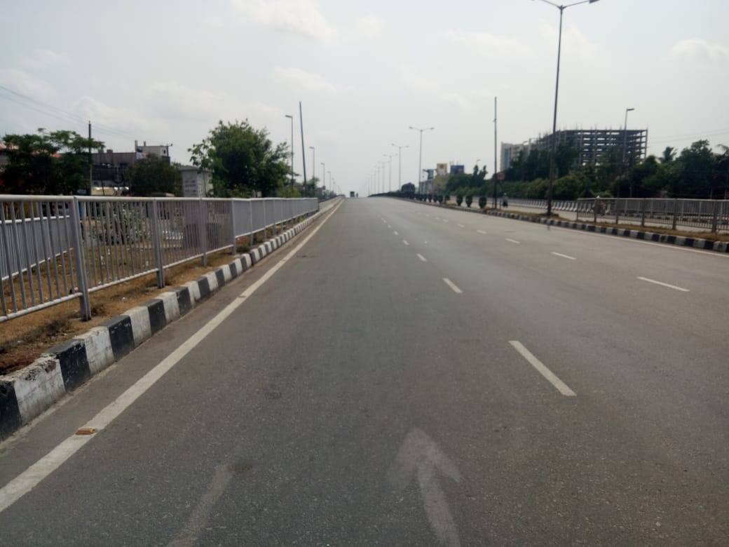 Deserted road in Lucknow