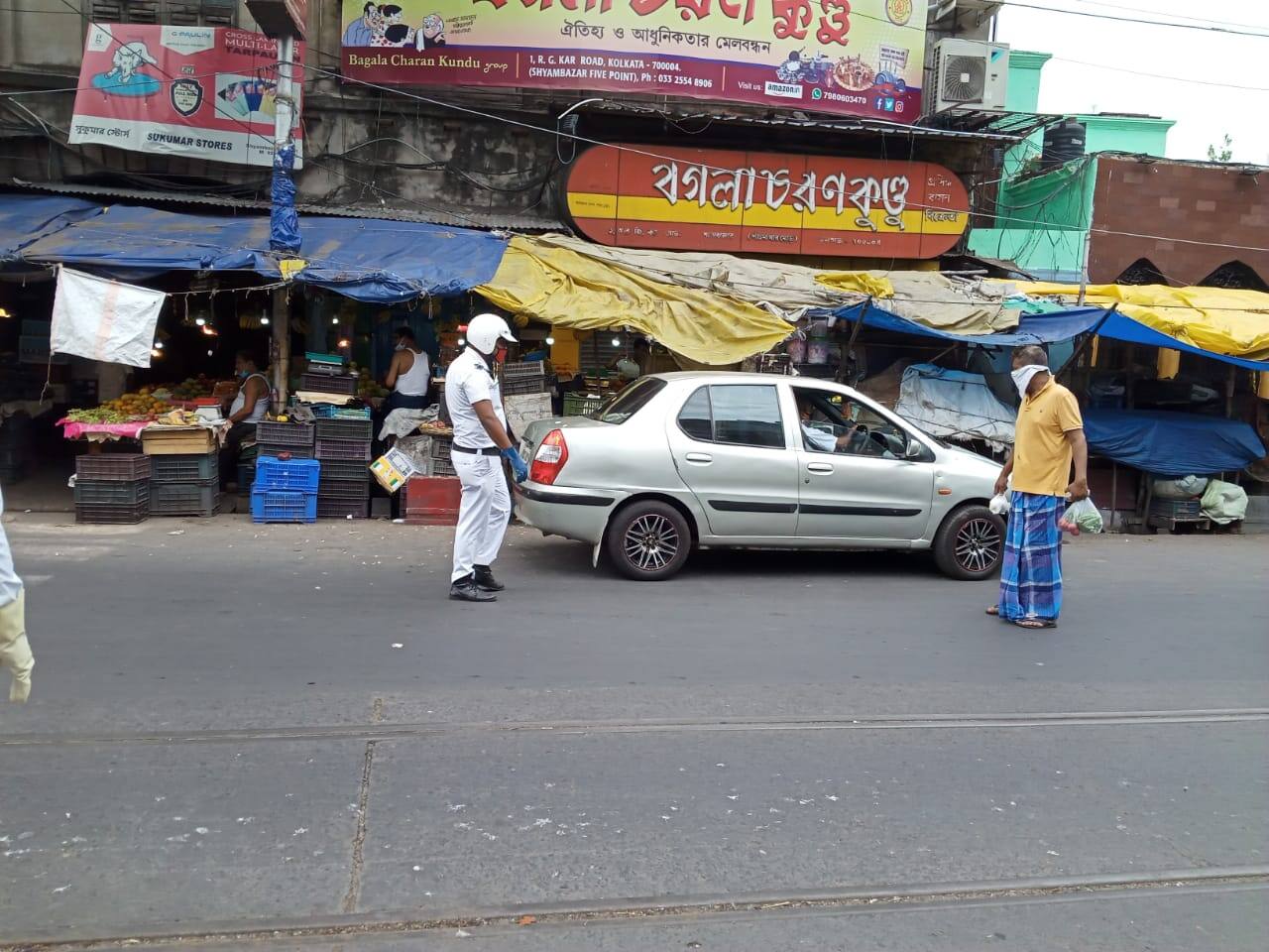 Traffic police check vehicle movement in Kolkata amid lockdown