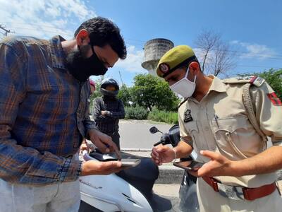 Police checking during lockdown in Jammu