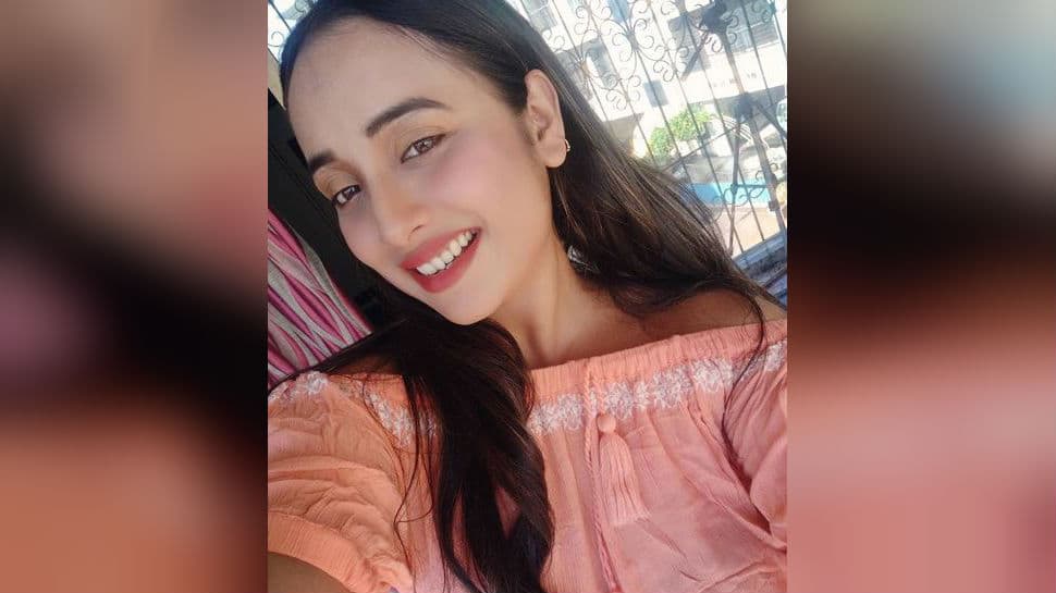 Bhojpuri siren Rani Chatterjee’s million-dollar smile lights up Instagram – Check out!