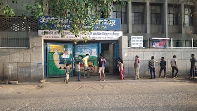 People waiting for food in Delhi