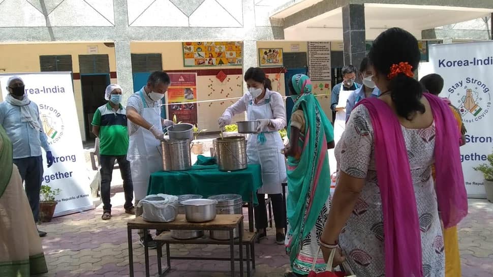 Amid coronavirus COVID-19 lockdown, Korean Embassy serves free meal to more than 4,000 people in Delhi