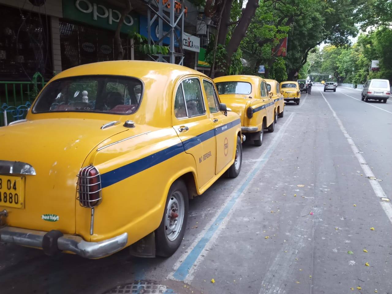 Deserted road amid lockdown in Kolkata