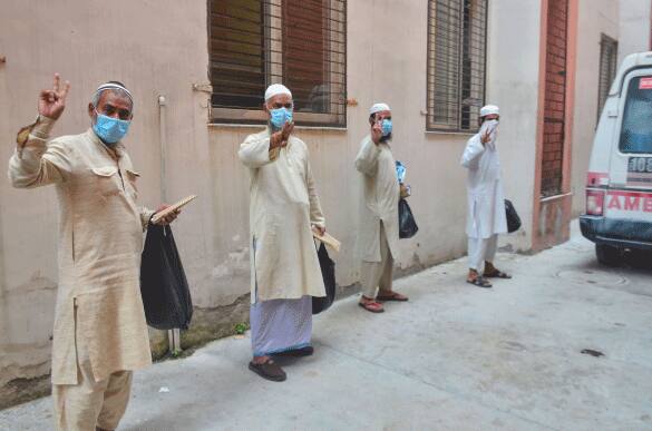 Four persons who attended religious congregation at Nizamuddin Markaz being discharged from the district hospital 