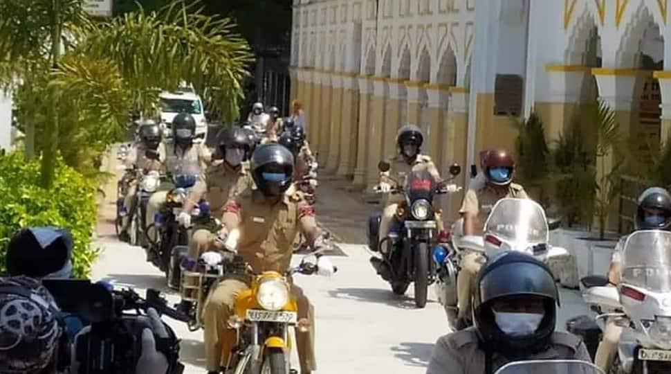 Coronavirus COVID-19: Delhi Police perform &#039;parikrama&#039; of Gurudwara Bangla Sahib for feeding 1 lakh people daily