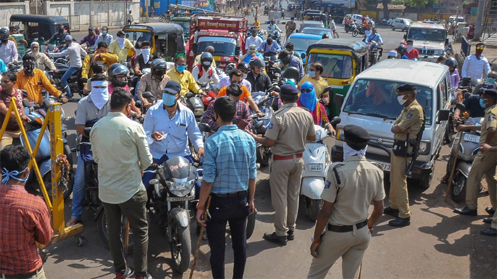 Cop injured as locals hurl stones, attack police in Gujarat&#039;s Surat; properties worth lakhs damaged