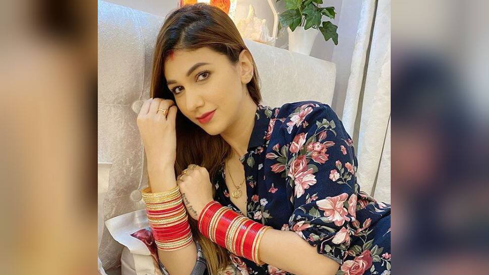 ‘Chupke se’: ‘Bigg Boss 12’ contestant Jasleen Matharu married? Shares pic and video in sindoor, bridal chooda