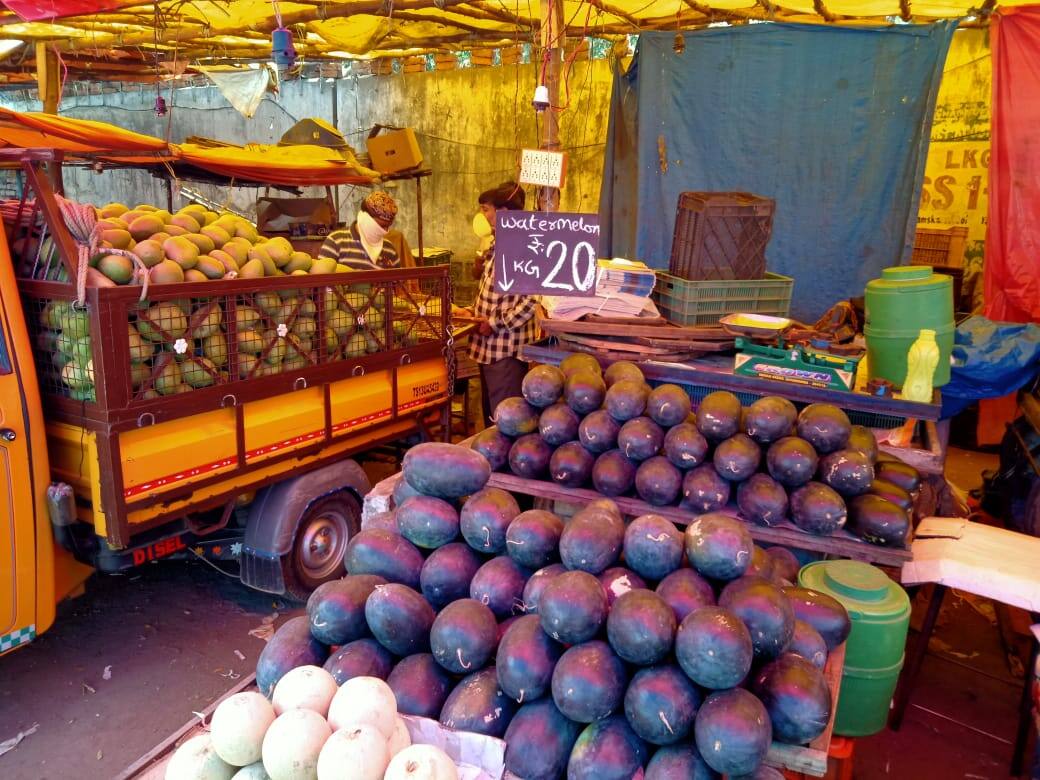 Fruit shops remained opened in Hyderabad