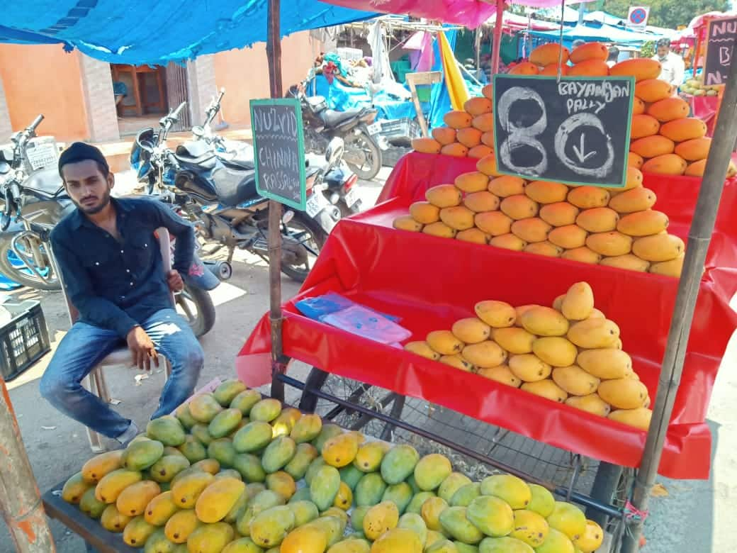 Fruit shops remained opened in Hyderabad