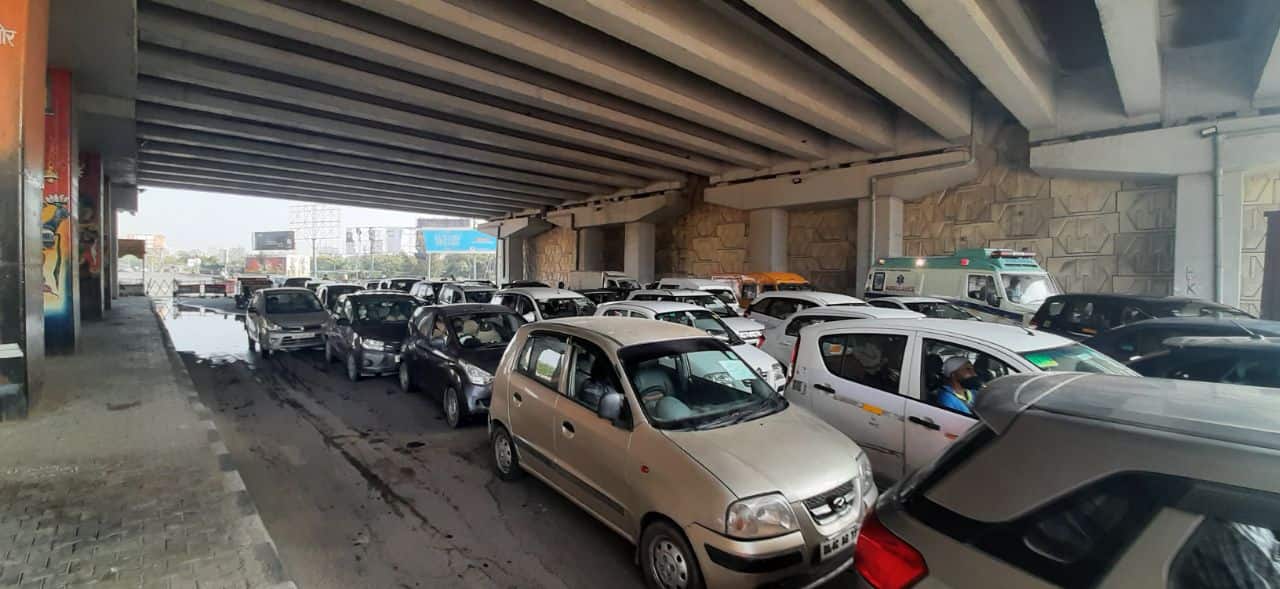 Heavy traffic near Noida-Ghaziabad highway
