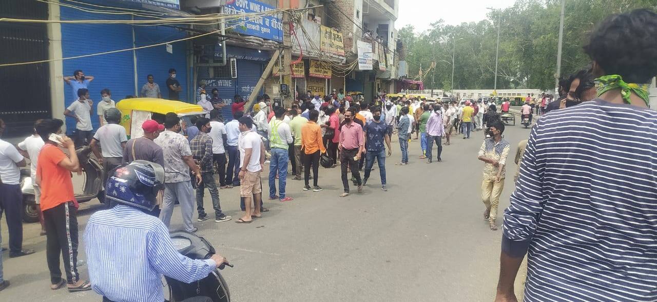 People come out in large numbers to purchase liquor as govt gives some lockdown relaxation