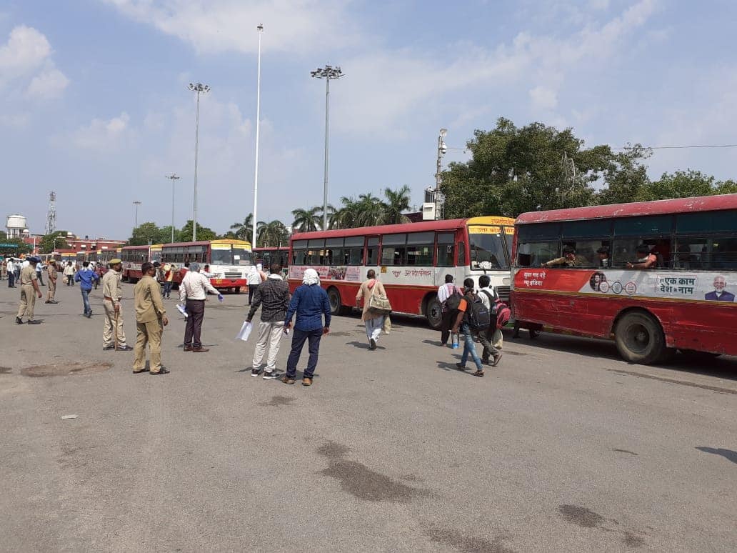 UP Migrants worker return to Lucknow via special train