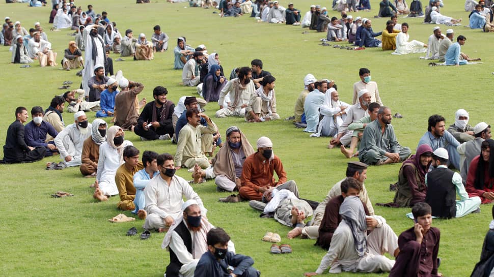 Afghanistan distributes free bread as prices soar amid coronavirus