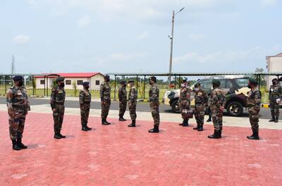 Chief of Army Staff visited various field formations in Eastern India (1)