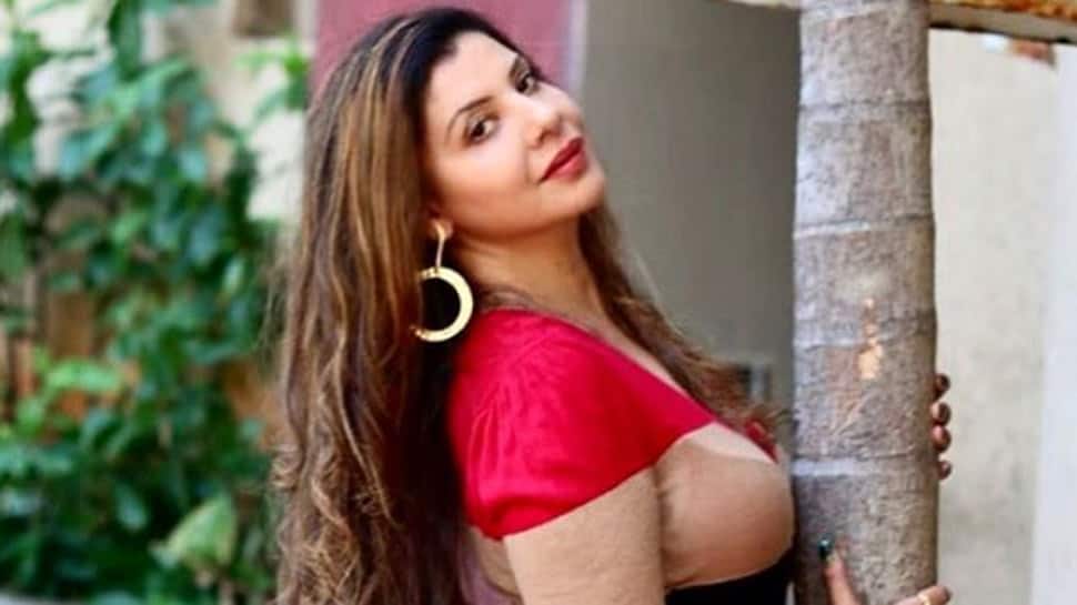 Former Bigg Boss contestant Sambhavna Seth clarifies she&#039;s not diagnosed with COVID-19, reveals why she was hospitalised - Watch