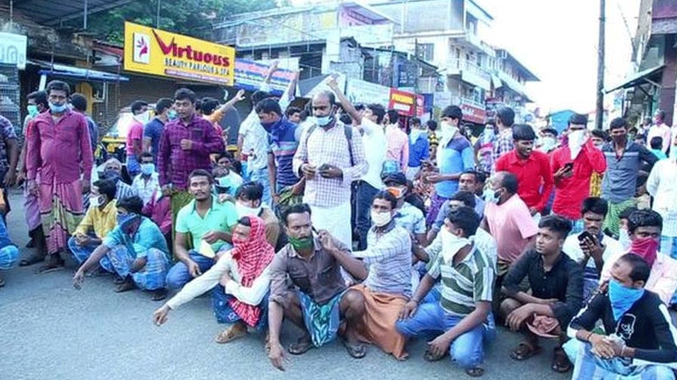Migrant workers protest in Asansol, allege Jharkhand Police not allowing them to cross border 