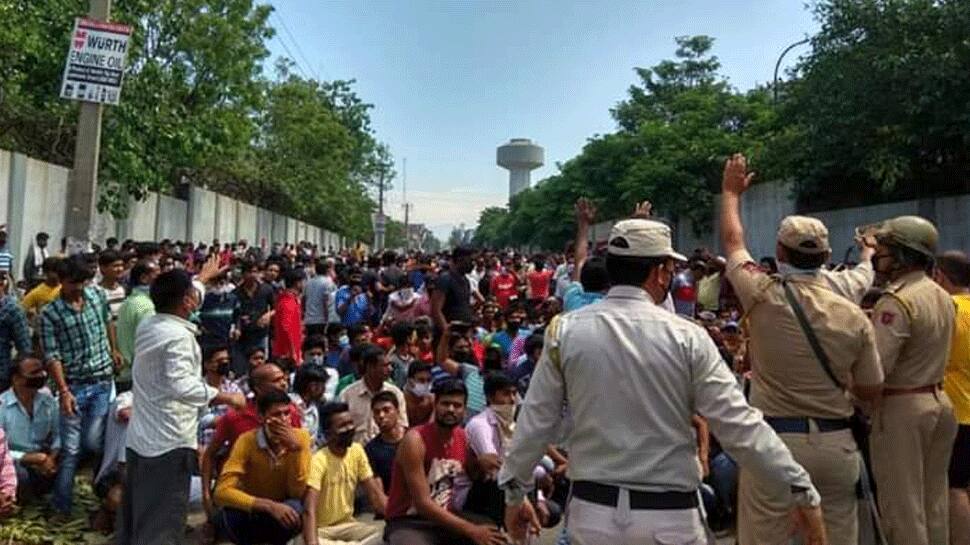 Textile mill workers in J&amp;K&#039;s Kathua protest over non-payment of full wages, clash with cops, vandalise property