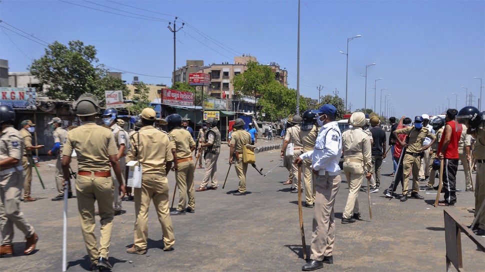 Migrants resort to violence in Gujarat&#039;s Surat, pelt stones at police, damage vehicles; 50 detained