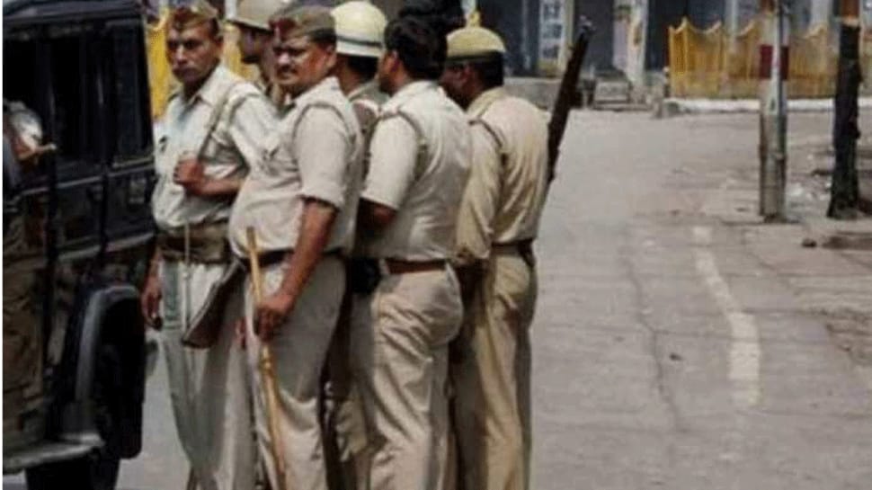 Cops on lockdown duty attacked with sticks in Uttar Pradesh&#039;s Kanpur Dehat