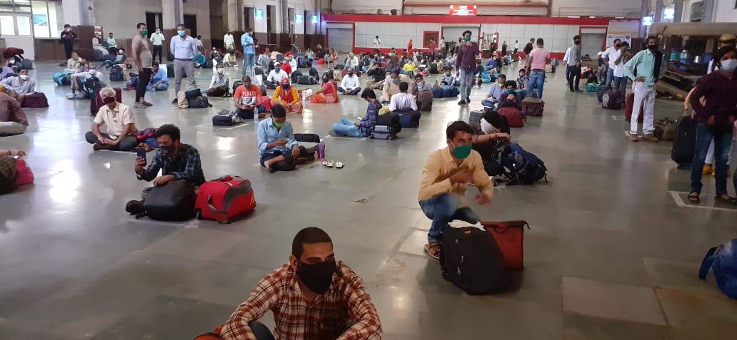 Passengers waiting at Mumbai Central Station (1)