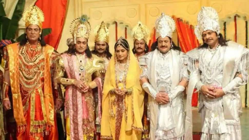 Trending: Mahabharat last day shoot made Krishna aka Nitish Bharadwaj, Arjun, Draupadi aka Roopa Ganguly shed tears - Watch viral video