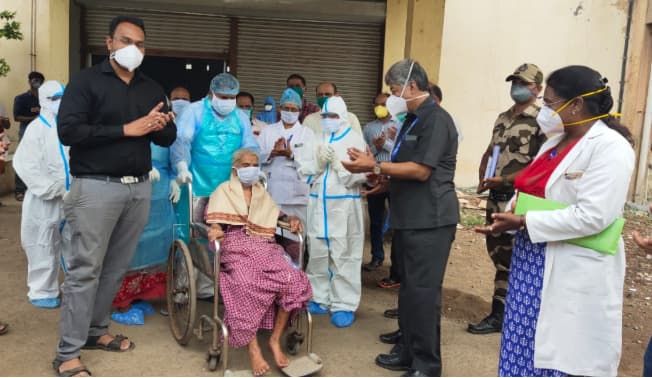 94-year-old woman beats coronavirus COVID-19 in Maharashtra&#039;s Sangli district, hospital staff gives her warm send-off 