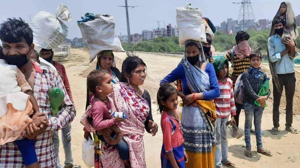 Migrant workers in Ghaziabad set on foot with kids for native place Jhansi, 450 kms away