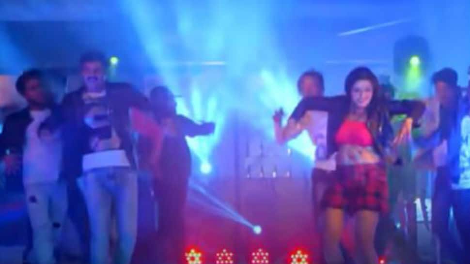 Bhojpuri bombshell Monalisa’s sizzling dance moves, Pawan Singh’s swag make old song ‘Gor Kariya’ rock YouTube