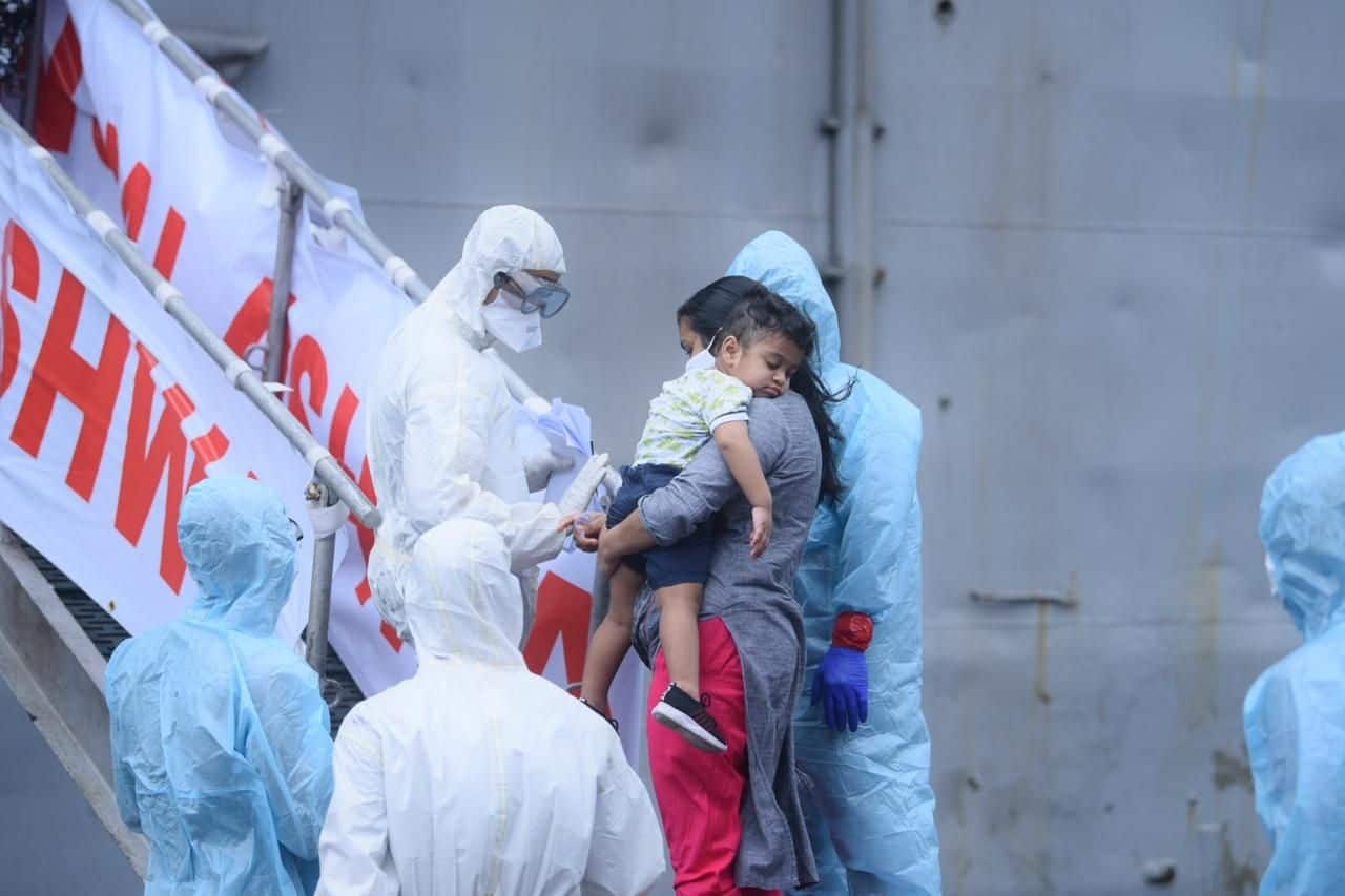 Crew of INS Jalashwa helping passengers while landing.